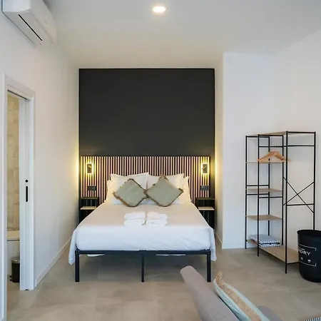 Nomad - Airport Ii * Málaga